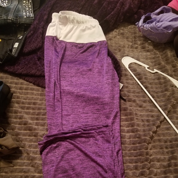 Yoga pants - Picture 2 of 3